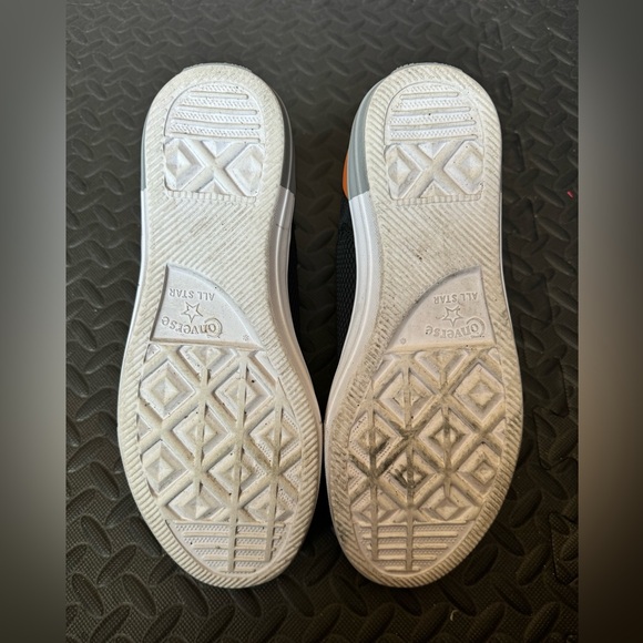 Converse - Picture 2 of 4